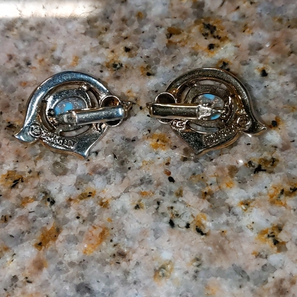 Vintage Sarah Coventry Earrings Faux Turquoise Pea - Picture 3 of 13